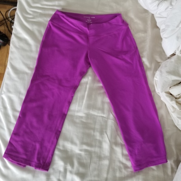 Beyond Yoga Pants - NWOT Beyond Yoga Pink Flared Capri Yoga Pants, S Beyond Yoga Pants - NWOT Beyond Yoga Pink Flared Capri Yoga Pants, S